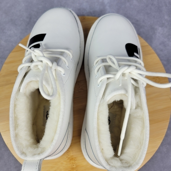 UGG Men’s Neumel Chopd White‎ Leather Chukka Boots size 9